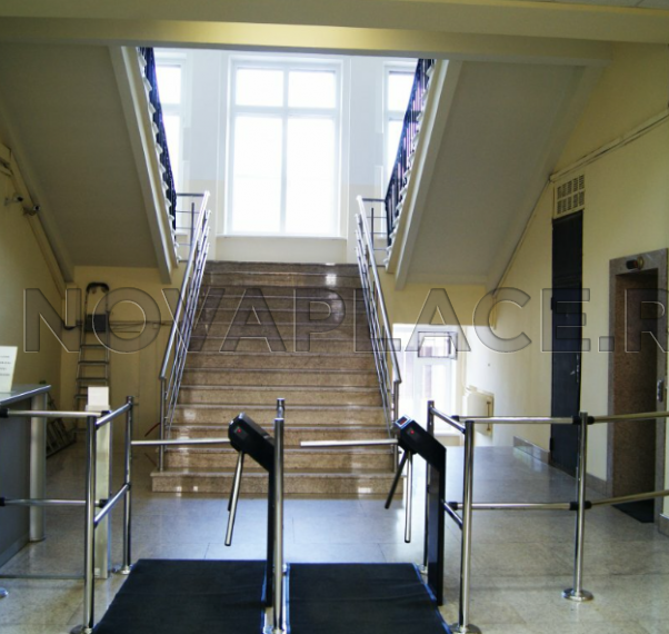 Аренда офиса в бизнес-центре в Москве 175 м2